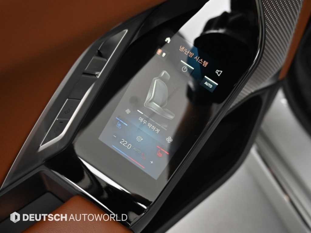 BMW 7-Series — photo 16