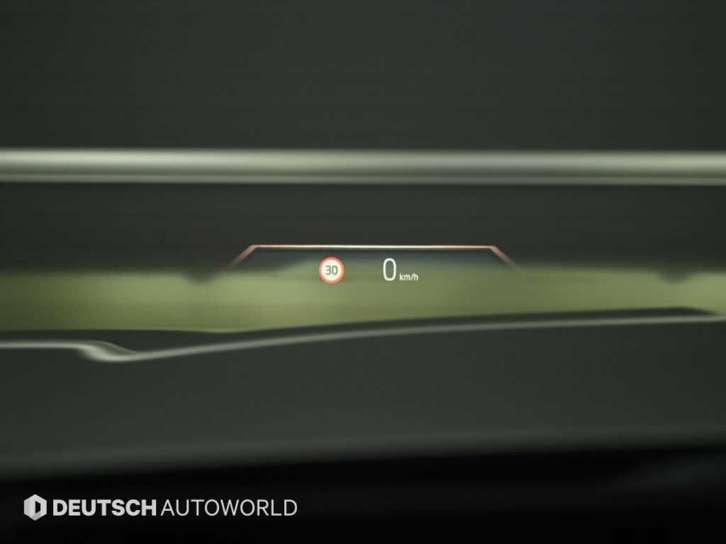 BMW 7-Series — photo 17
