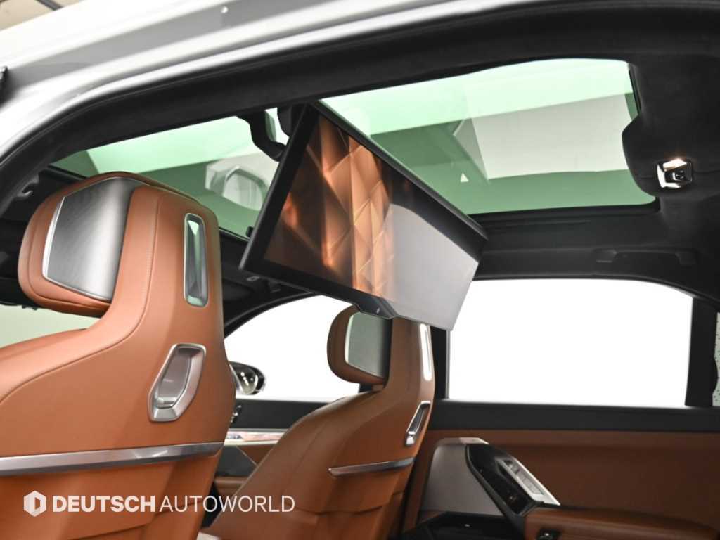 BMW 7-Series — photo 18