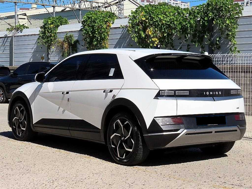 Hyundai Ioniq5 — photo 03