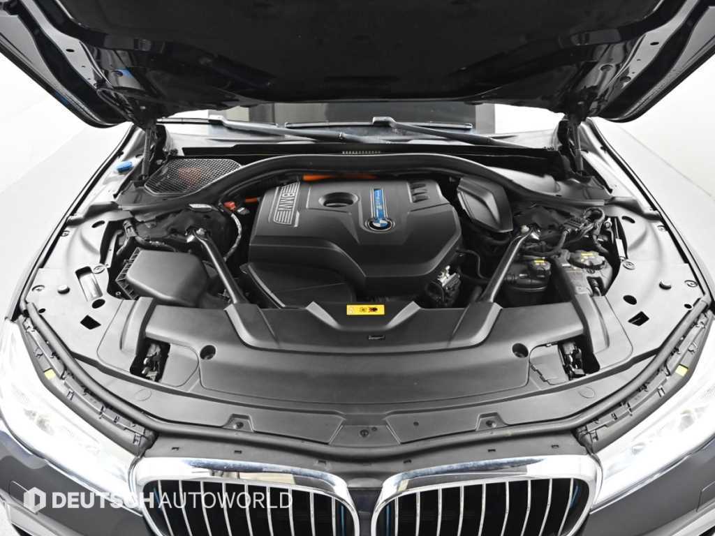 BMW 7-Series — photo 06