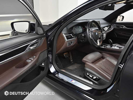 BMW 7-Series — photo 11