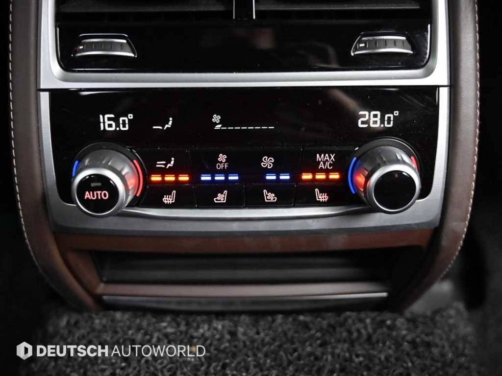 BMW 7-Series — photo 16