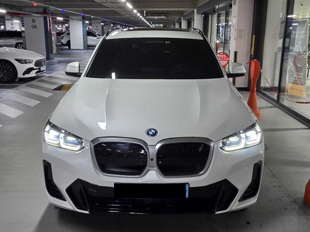 BMW iX3 — photo 01