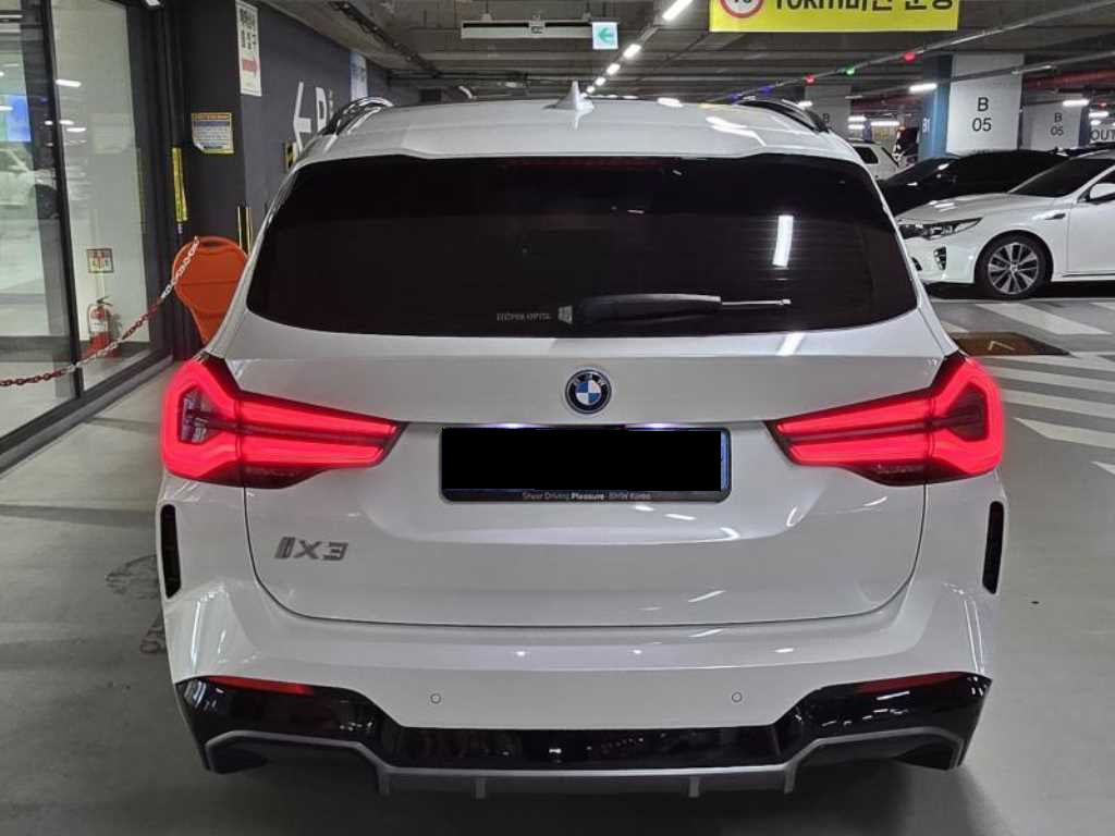 BMW iX3 — photo 05