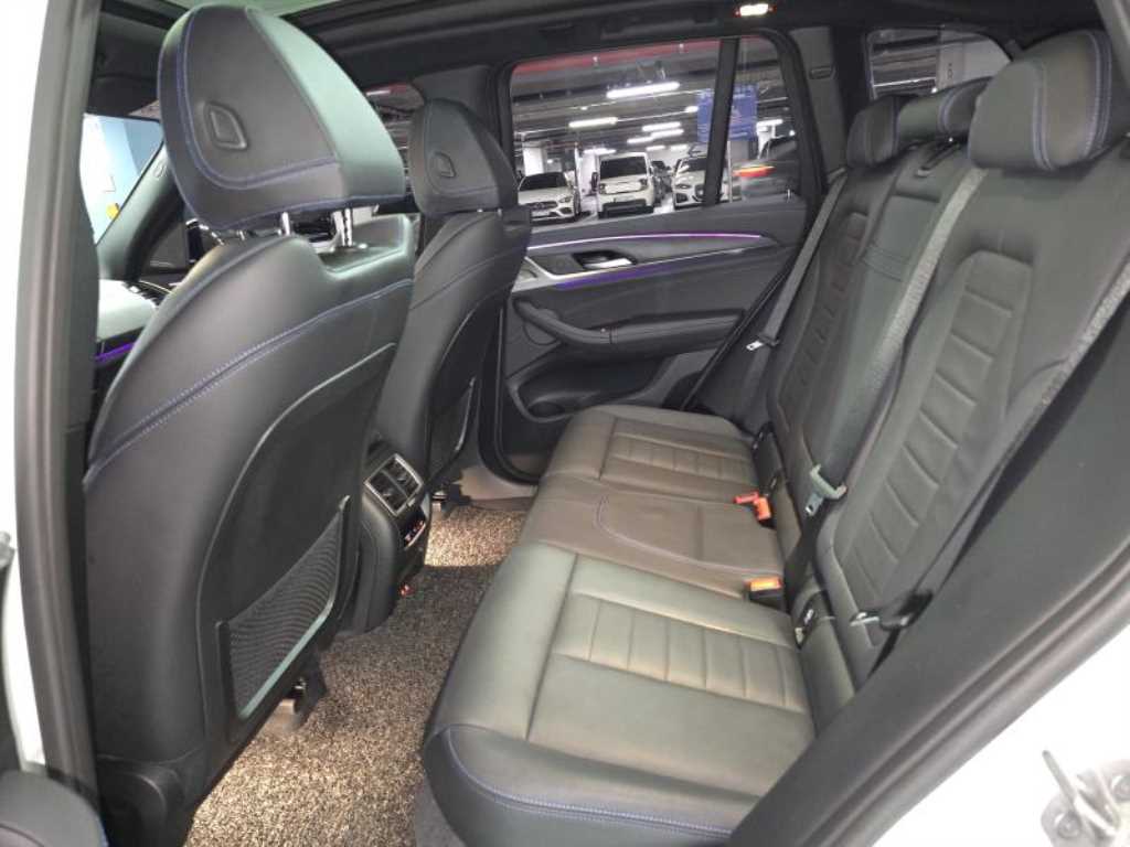 BMW iX3 — photo 08