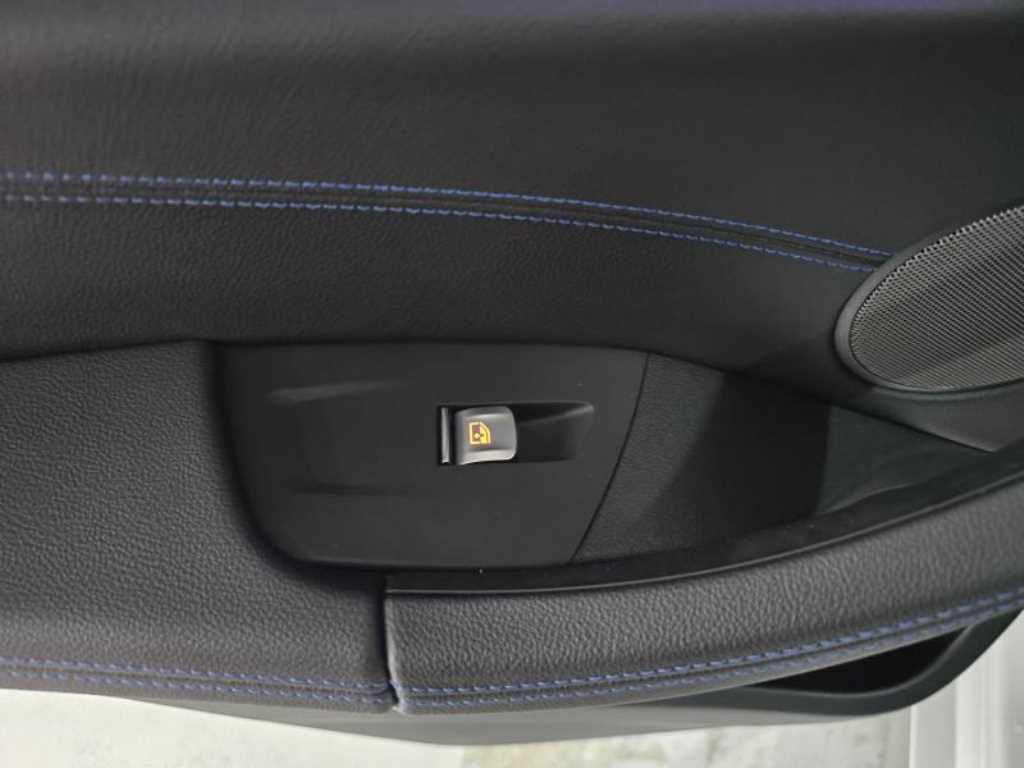 BMW iX3 — photo 11