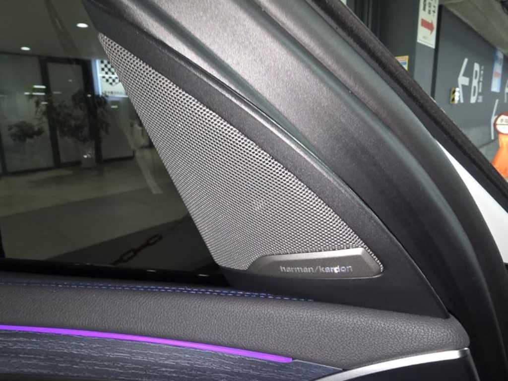 BMW iX3 — photo 13