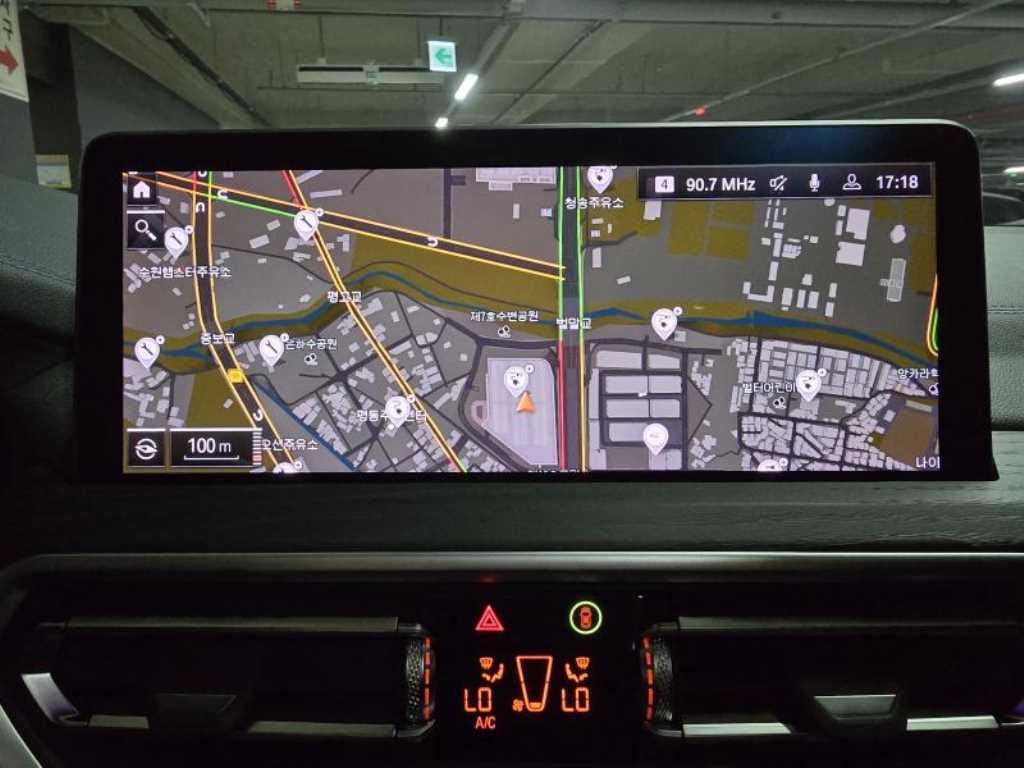 BMW iX3 — photo 14