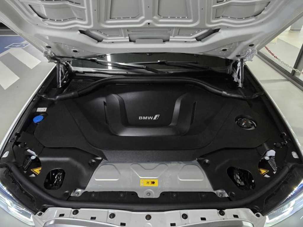 BMW iX3 — photo 19