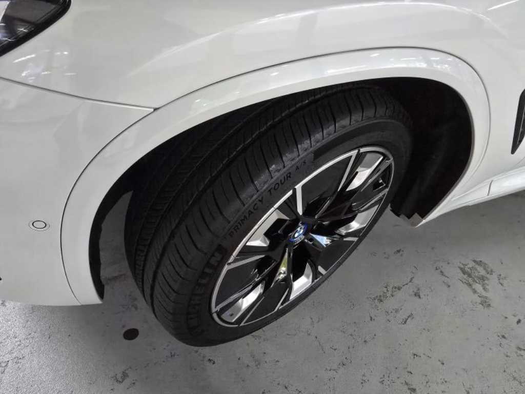 BMW iX3 — photo 20