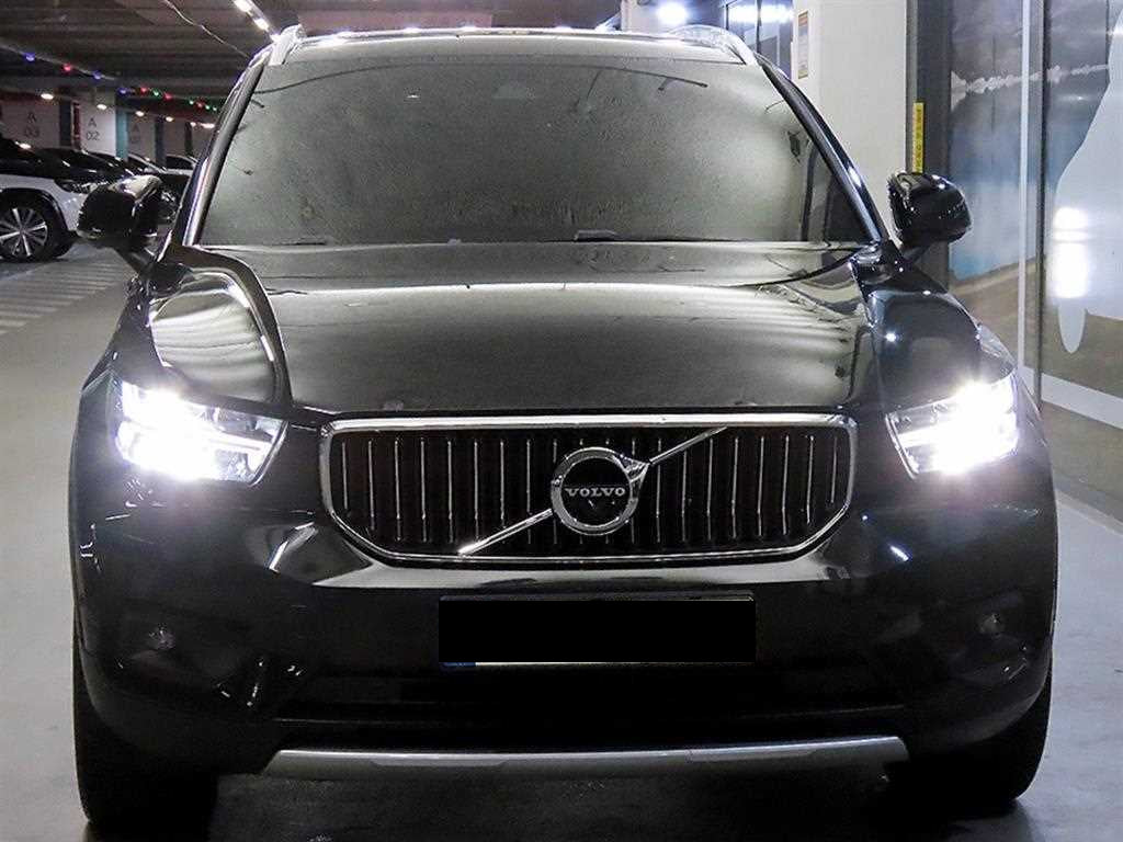 Volvo XC40 — photo 02