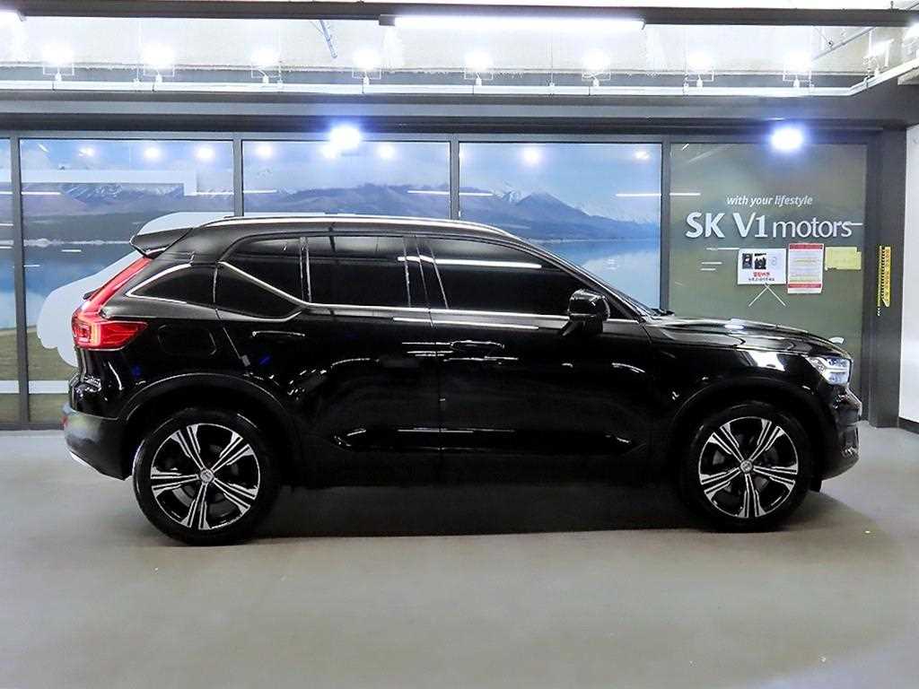 Volvo XC40 — photo 03