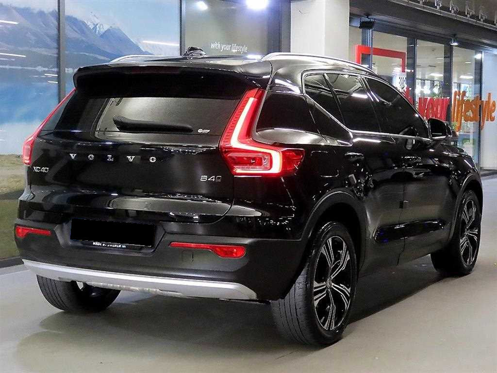 Volvo XC40 — photo 04