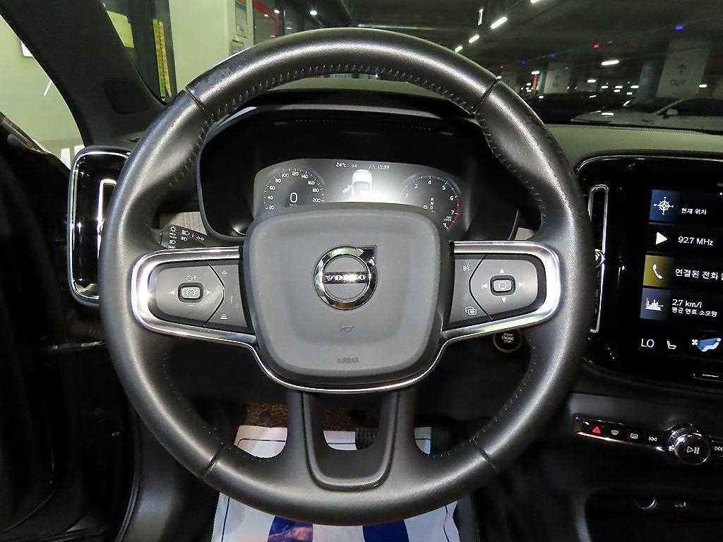 Volvo XC40 — photo 08