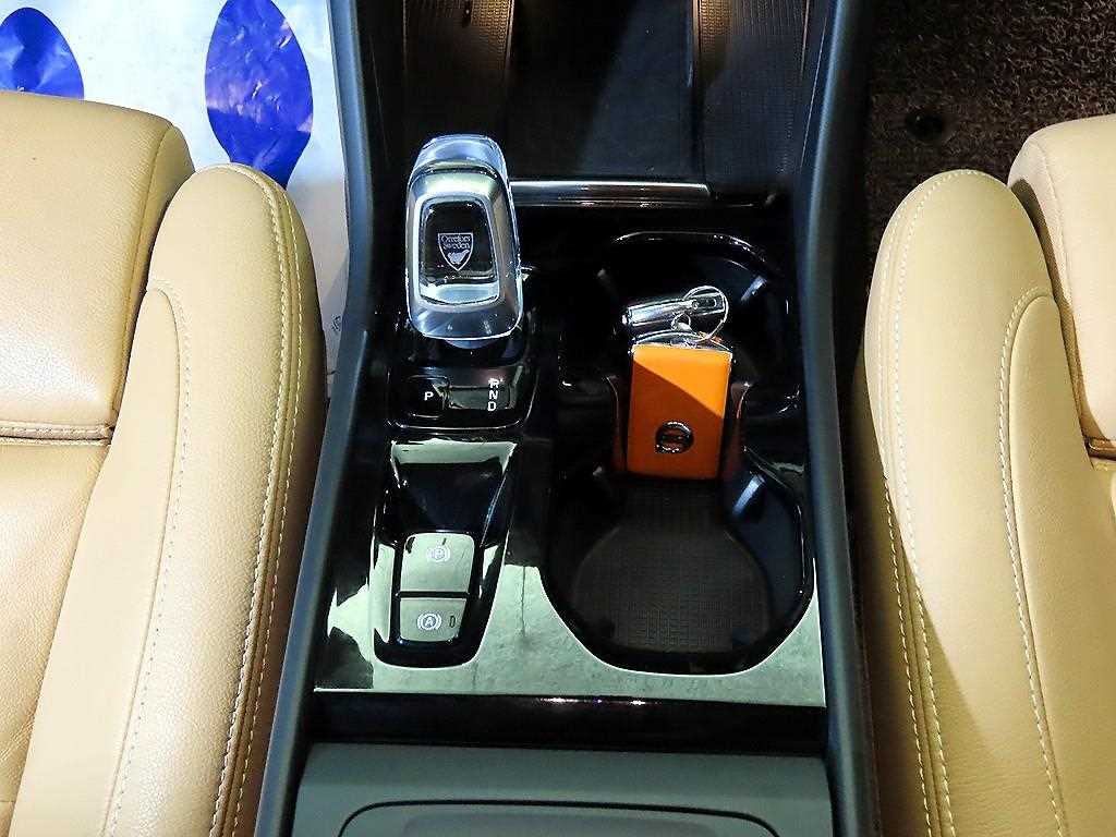 Volvo XC40 — photo 12