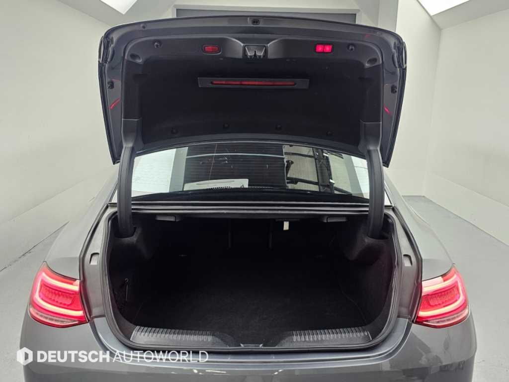 Mercedes-Benz CLS-Class — photo 19