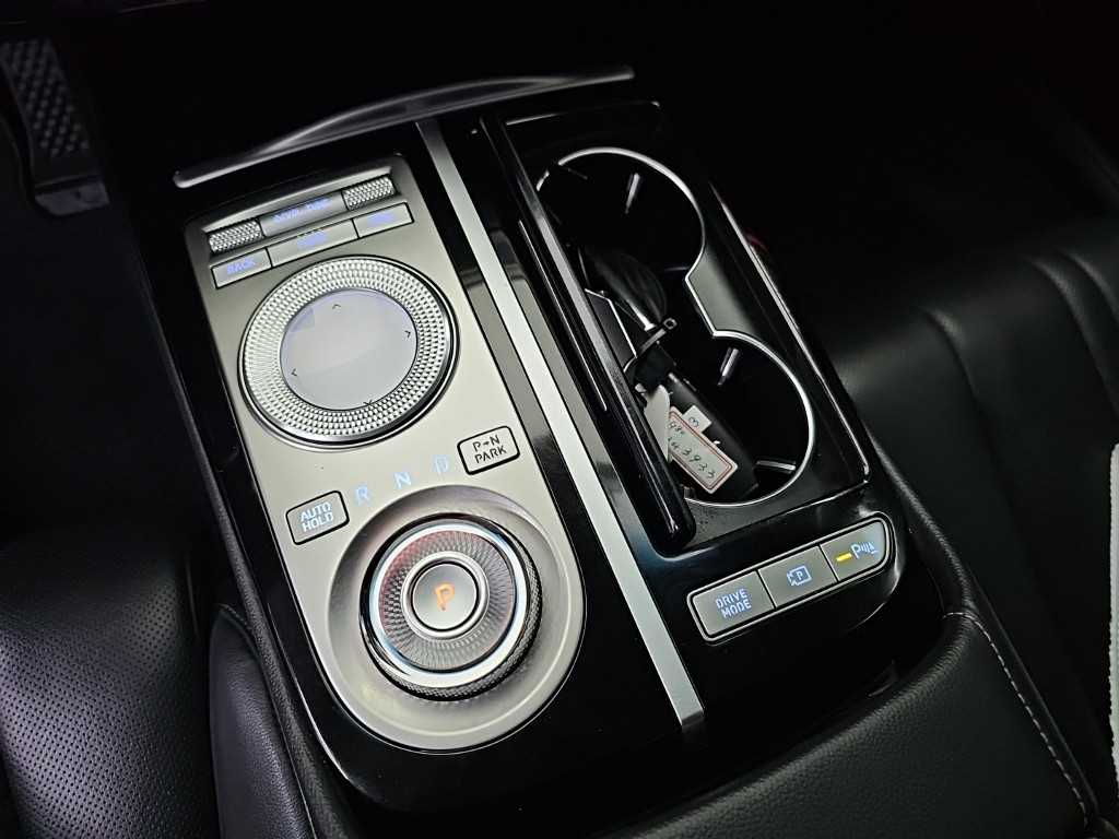 Genesis G80 — photo 08