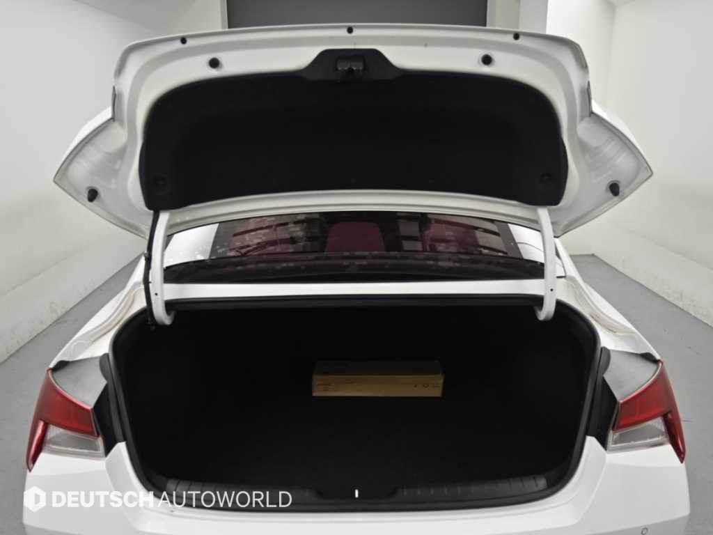 Hyundai Avante — photo 19