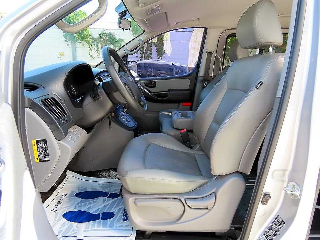 Hyundai Starex — photo 05