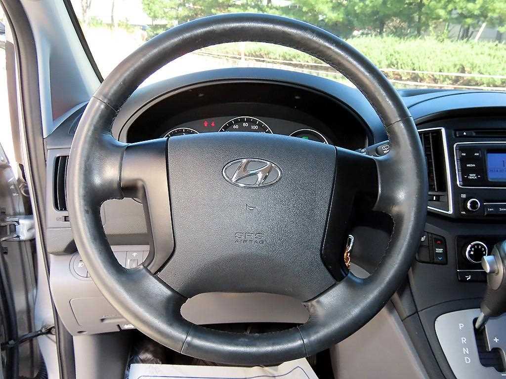 Hyundai Starex — photo 09