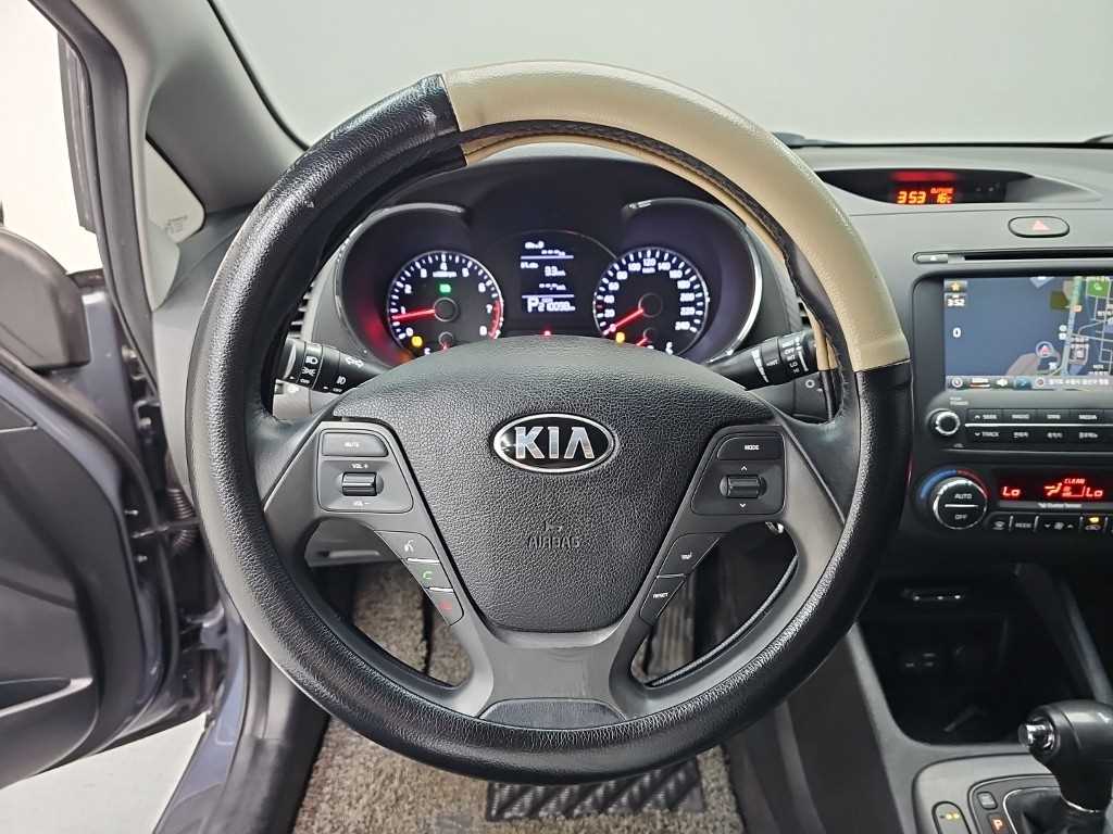 Kia K3 — photo 09