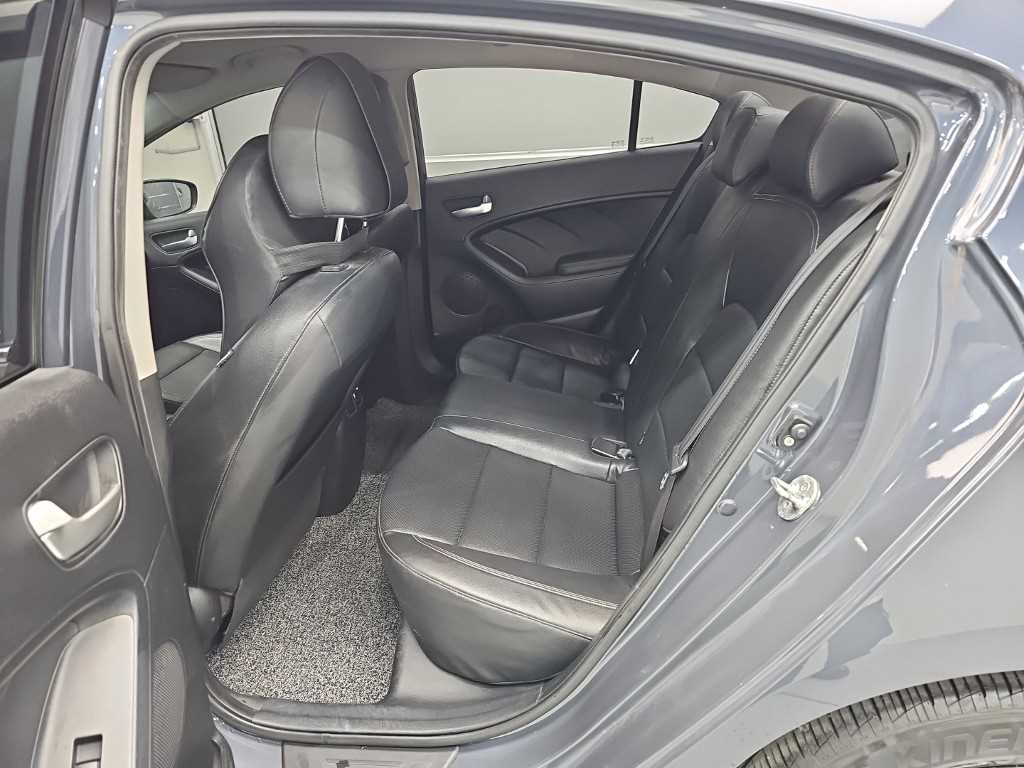 Kia K3 — photo 12