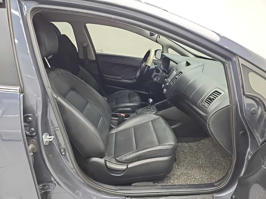 Kia K3 — photo 19