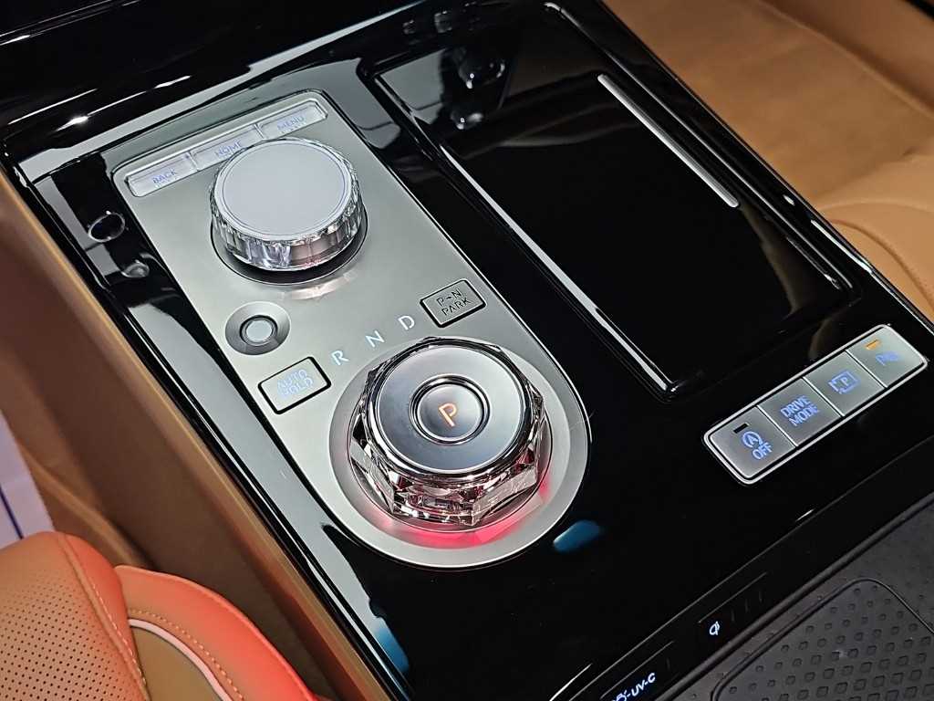 Genesis G80 — photo 08