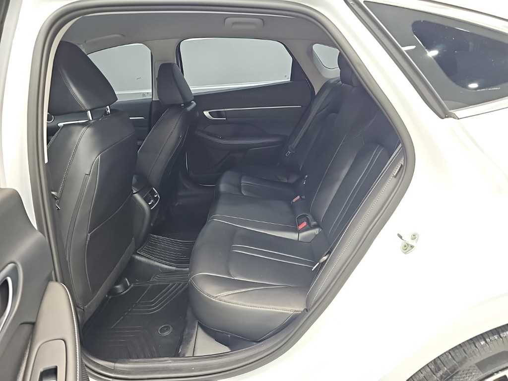 Hyundai Sonata — photo 12