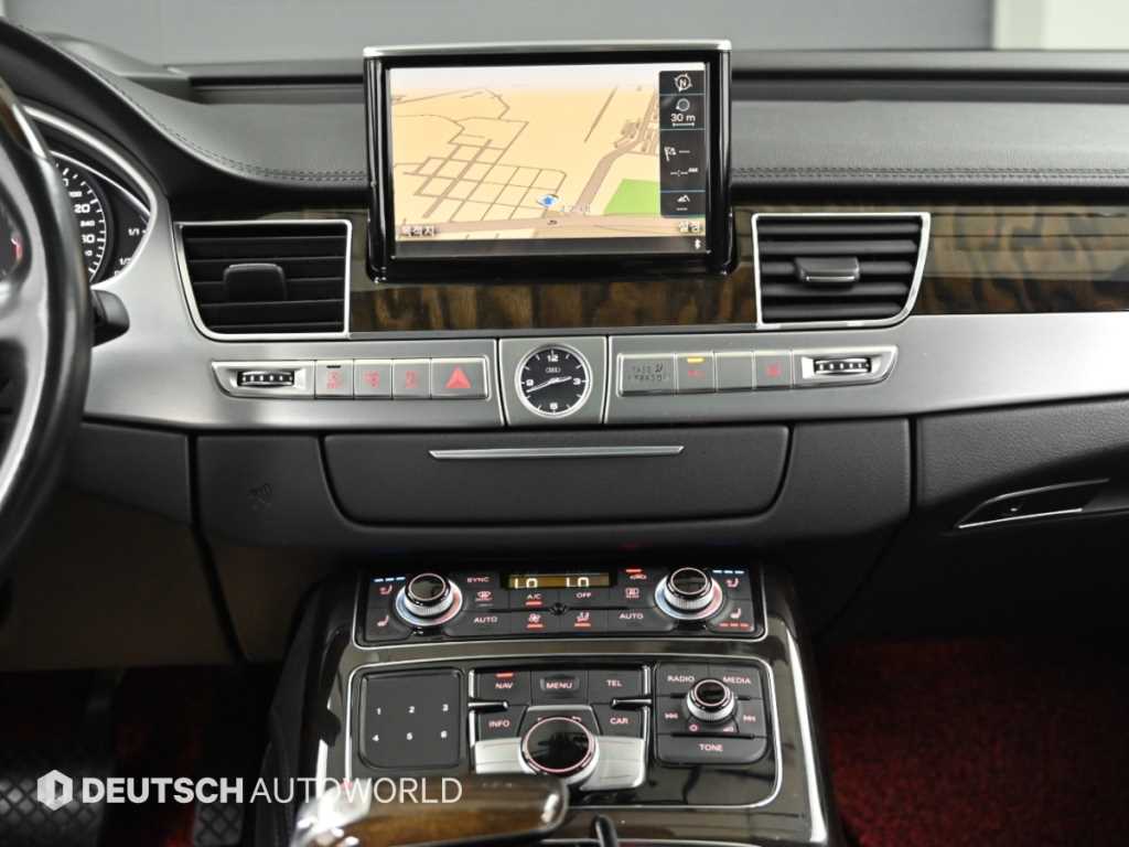 Audi A8 — photo 14