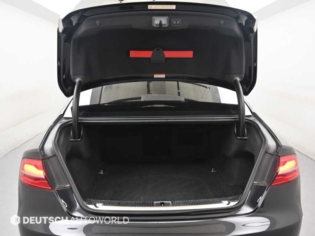 Audi A8 — photo 20