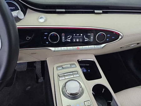 Genesis GV70 — photo 10