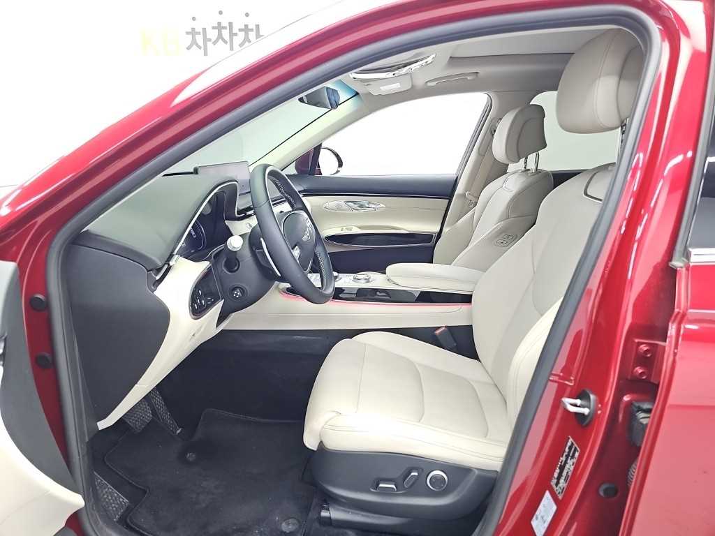 Genesis GV70 — photo 11