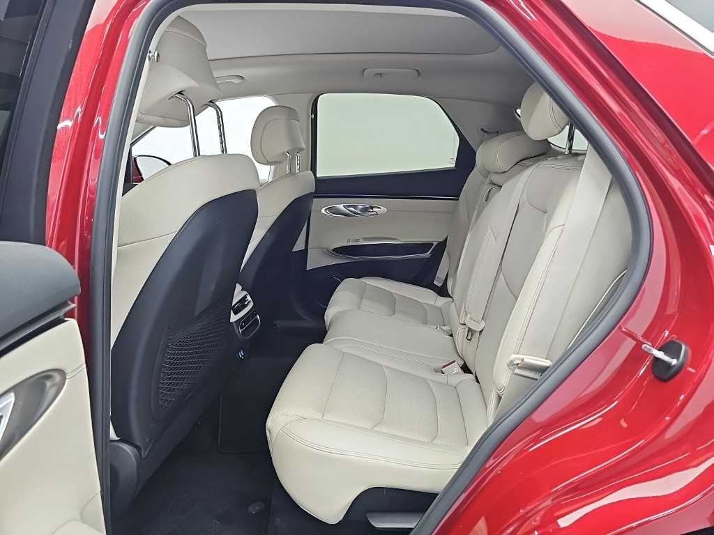 Genesis GV70 — photo 12