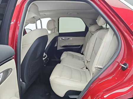 Genesis GV70 — photo 12