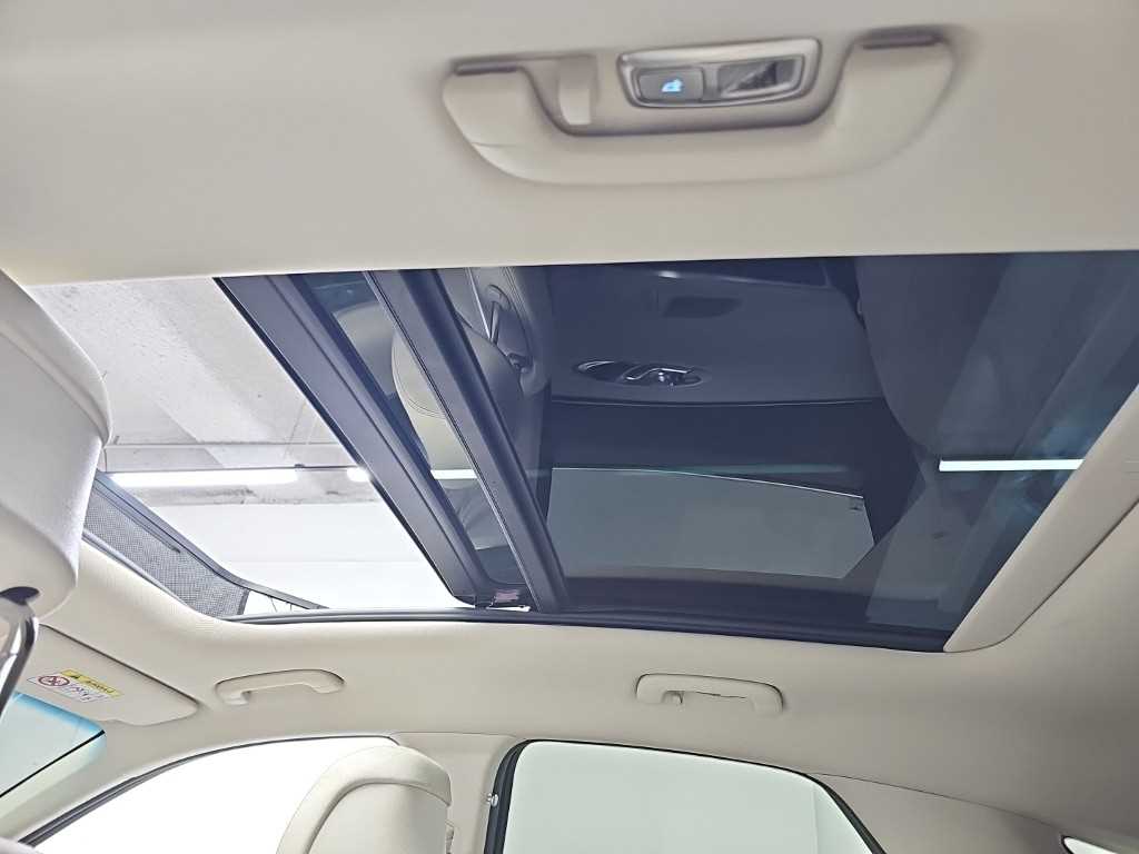 Genesis GV70 — photo 14