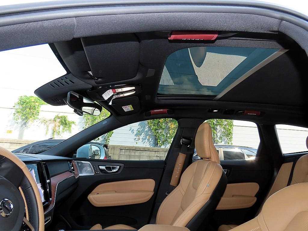 Volvo XC60 — photo 17