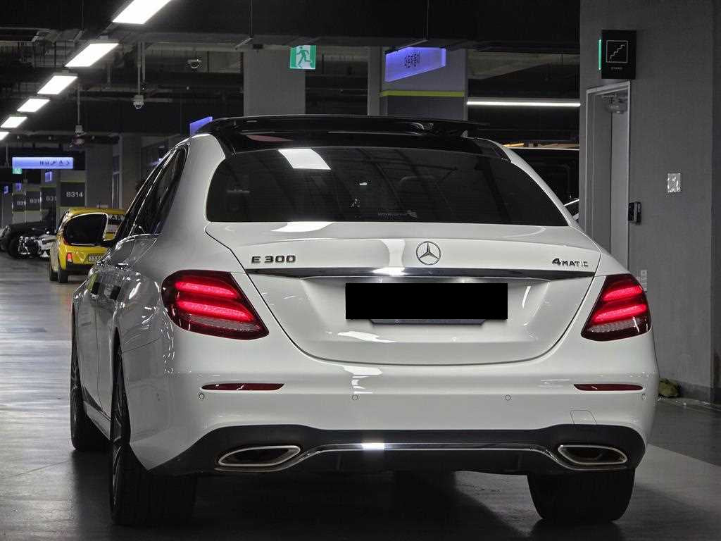 Mercedes-Benz E-Class — photo 04