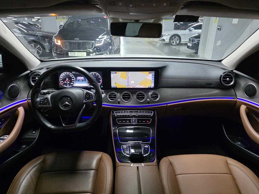Mercedes-Benz E-Class — photo 05