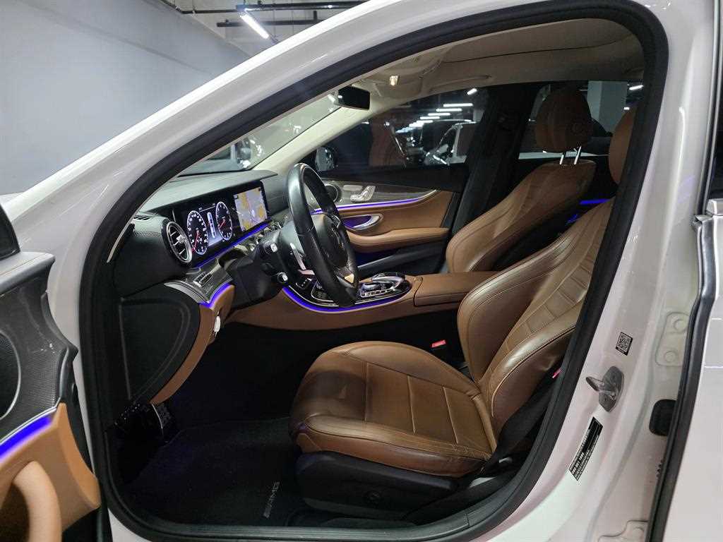 Mercedes-Benz E-Class — photo 07