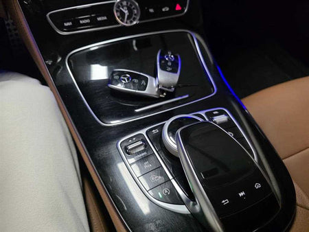 Mercedes-Benz E-Class — photo 10