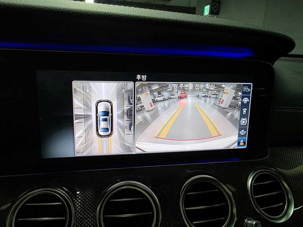 Mercedes-Benz E-Class — photo 12