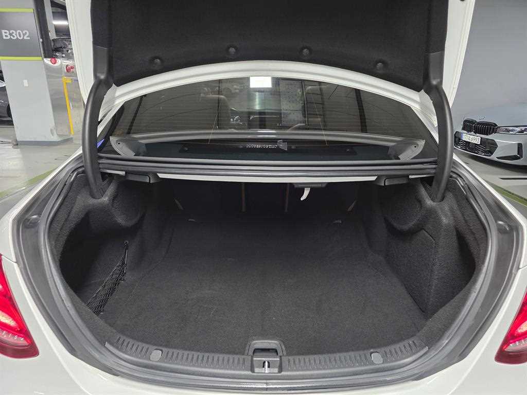 Mercedes-Benz E-Class — photo 20