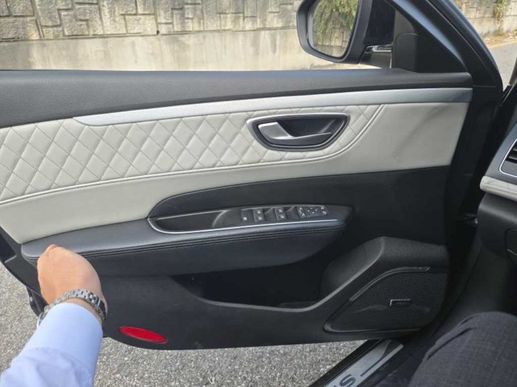 RENAULT SM6 — photo 09