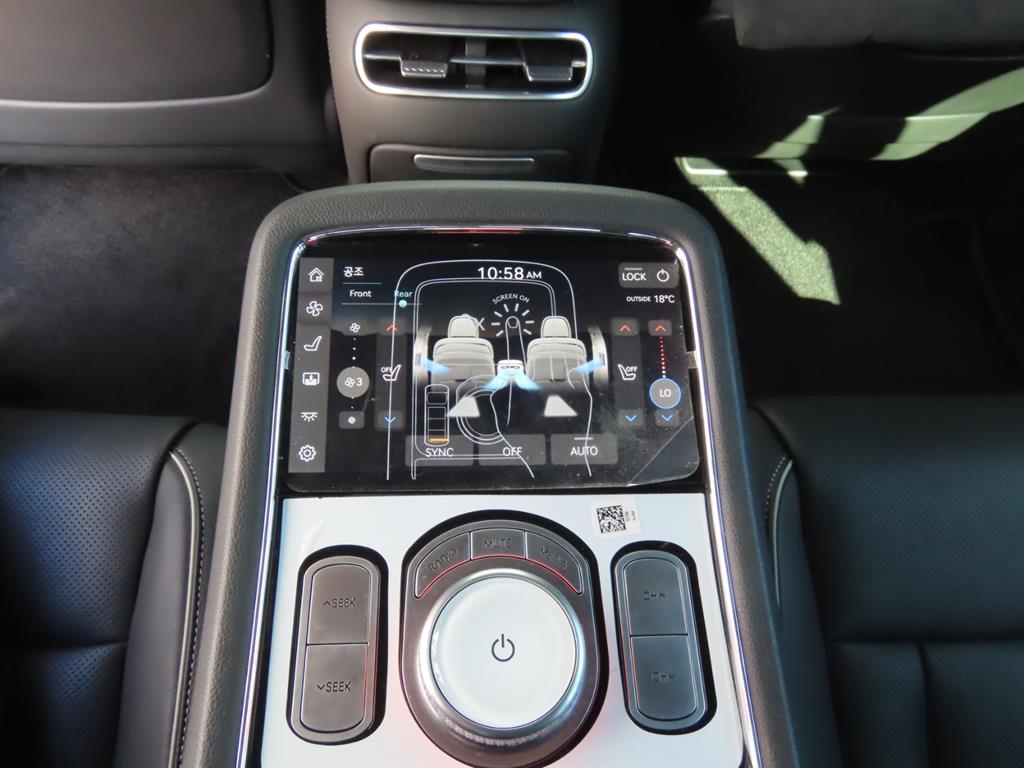 Genesis G90 — photo 08