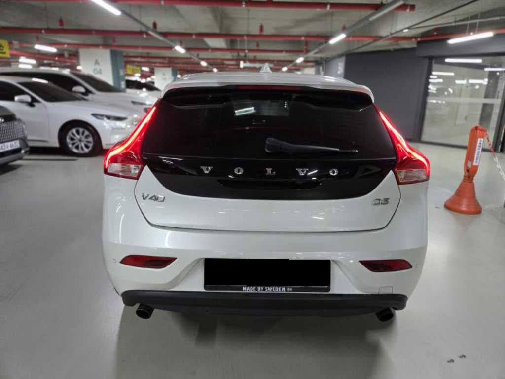 Volvo V40 — photo 03