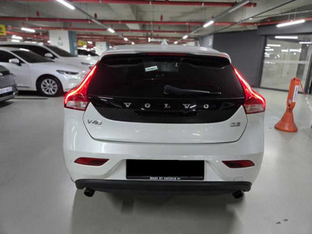 Volvo V40 — photo 03