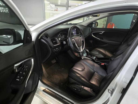 Volvo V40 — photo 04