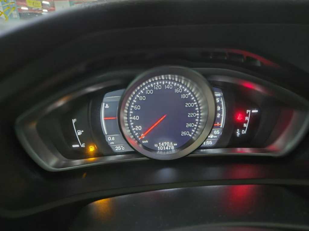 Volvo V40 — photo 07